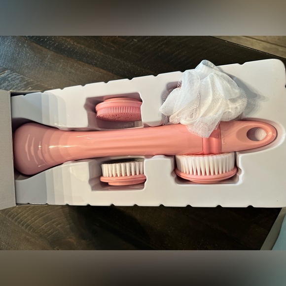 Blushly brand powered body scrubber. Brand new. Not used. - Picture 2 of 2